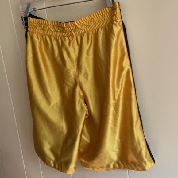 Fantastic boxing shorts. No tag so 29 inch waist that stretches black lining - Picture 2 of 3